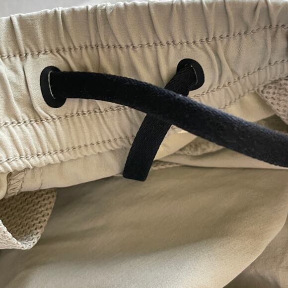 Everlane The Sport Shorts Pull On Drawstring Active Mens Unlined Tan Size Medium - Picture 6 of 7